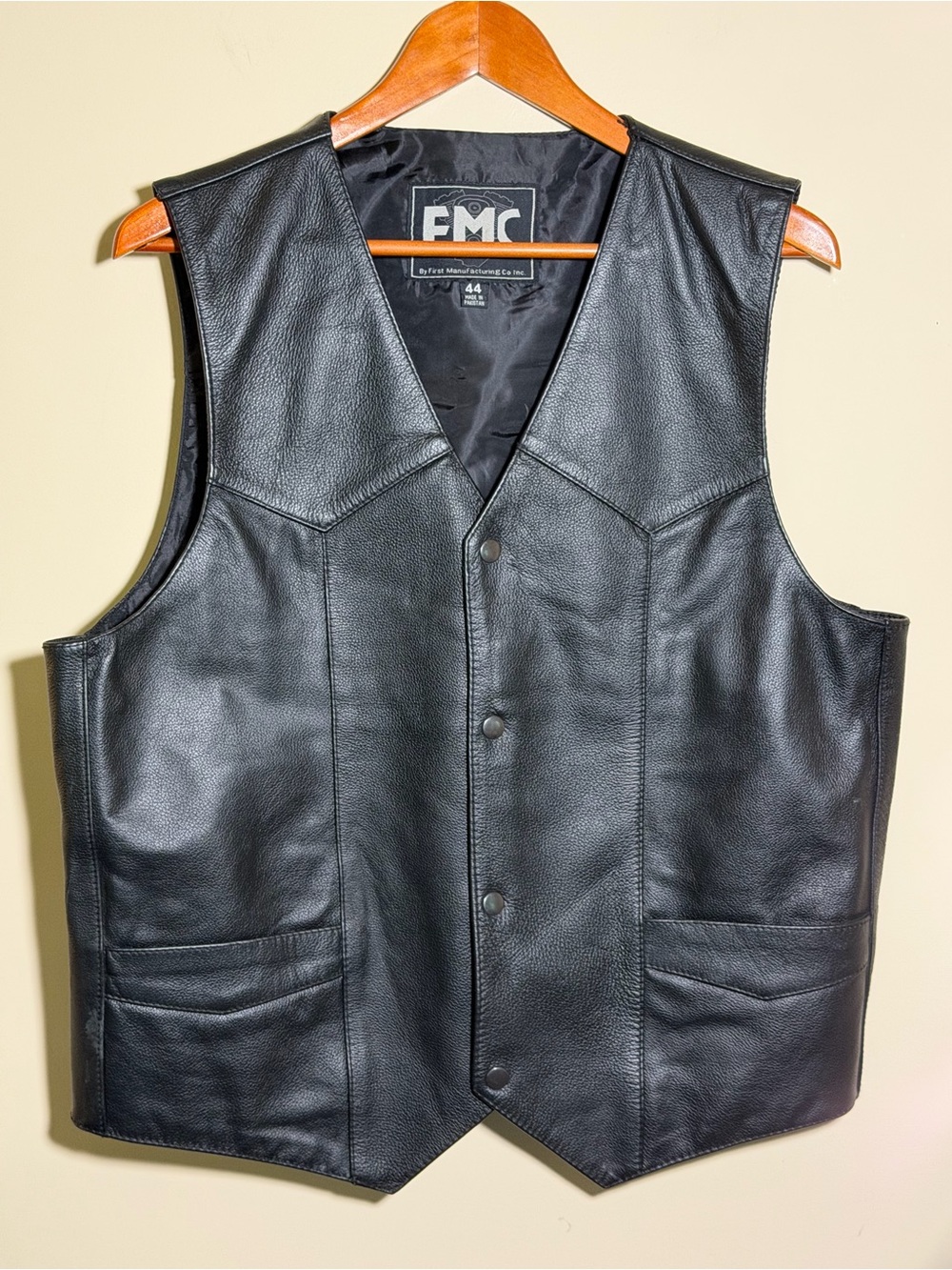 FMC First Manufacturing Co Men’s 44 Black Leather Motorcycle Biker Vest Snap